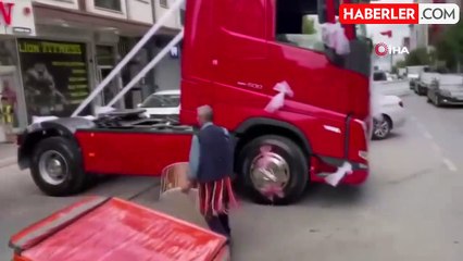 Düğün konvoyunda davulcuya motosiklet çarptı...O anlar kamerada