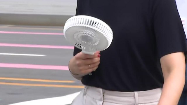 [날씨] 한낮 체감 33℃ 늦더위 계속...전국 곳곳 소나기 / YTN