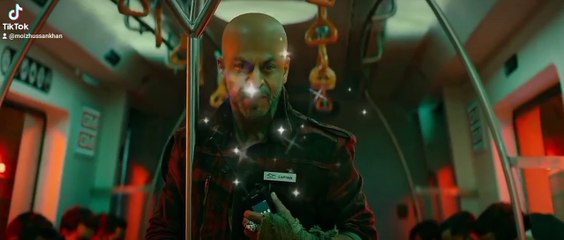 Top Iconic Scenes of Shah Rukh Khan's Blockbuster Bollywood Films 🎬