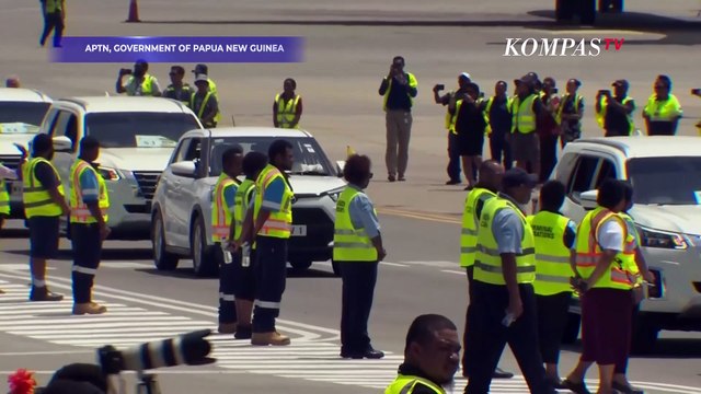 Potret Paus Fransiskus Naik Pesawat Tinggalkan Papua Nugini Menuju Timor Leste
