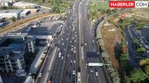 İstanbul'da Okulların Açılmasıyla Sabah Trafik Yoğunluğu Oluştu