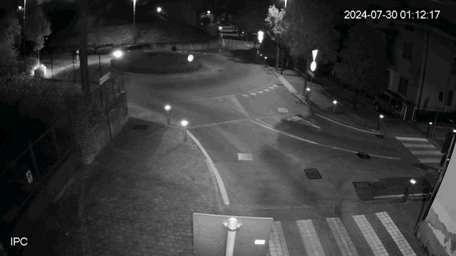 Sharon Verzeni, il video della telecamera che ha ripreso la fuga in bici di Moussa Sangare dopo l'omicidio