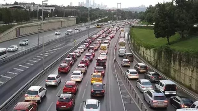 İstanbul’da yeni eğitim-öğretim yılının ilk günü trafik yoğunluğu