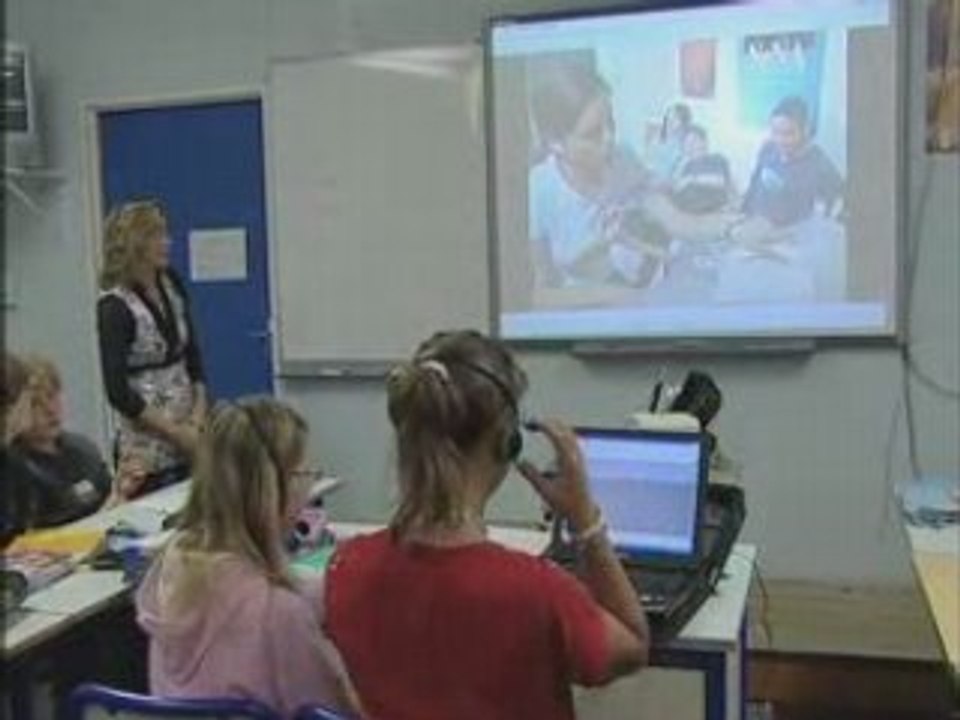 Espagnol_'un collegien un ordinateur portable'