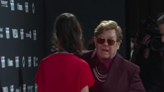 Festival Toronto: Elton John foule le tapis rouge pour la première d'un film sur sa vie