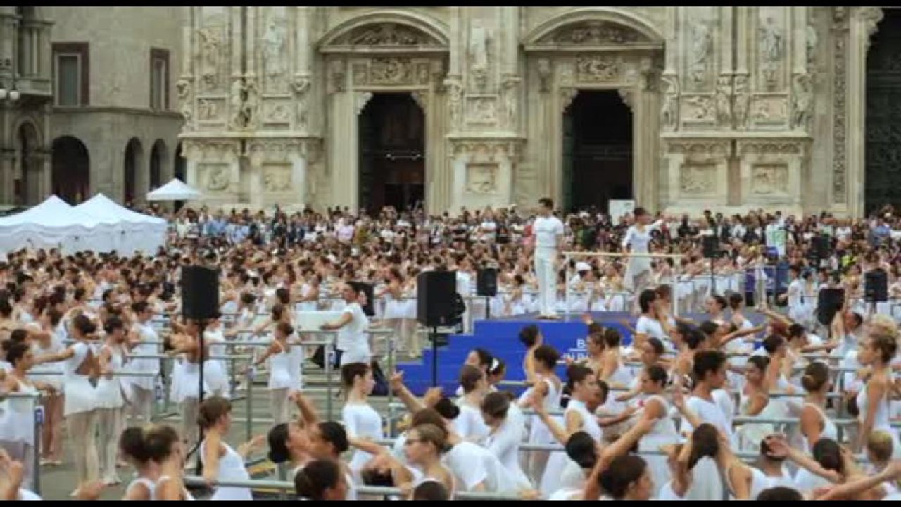 Lo straordinario immagini "Ballo in bianco" di Roberto Bolle