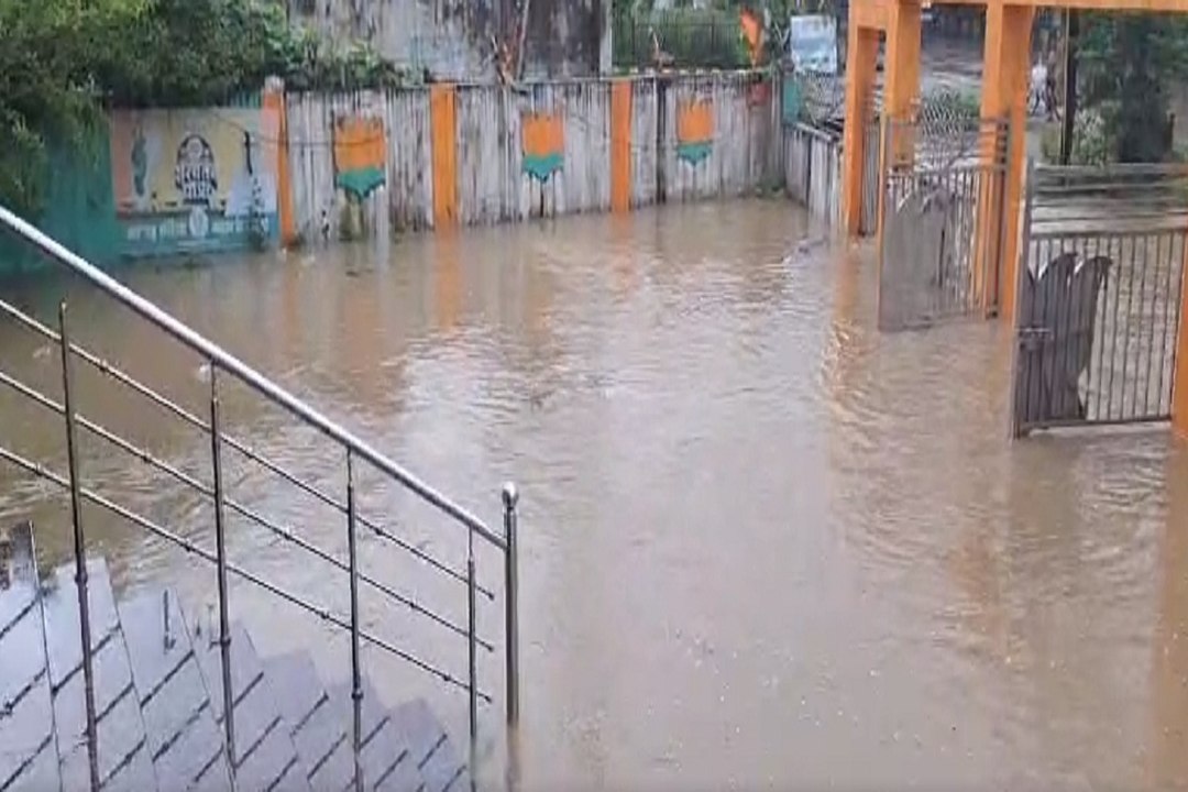 CG Heavy Rain: सुकमा में मूसलाधार बारिश, स्कूलो...