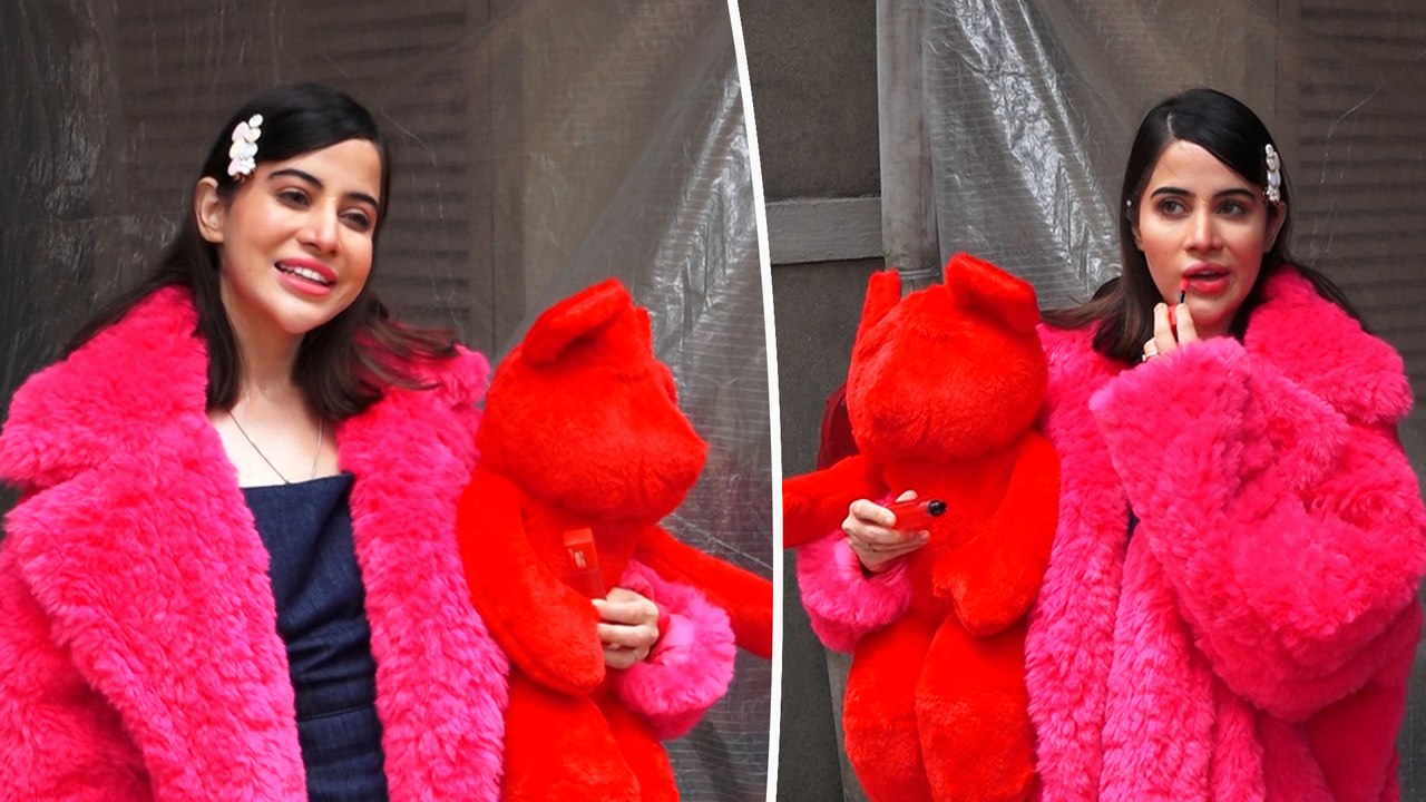 Fashion Influencer Urfi Javed's RED Teddy-Bear & RED Lipstick Look | Follow Kar Lo Yaar