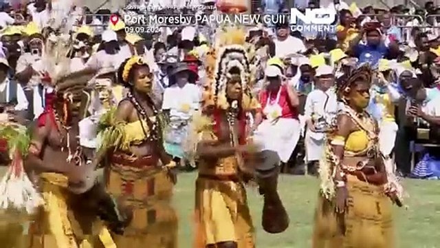 La Papua Nuova Guinea saluta Papa Francesco con un suggestivo spettacolo tradizionale