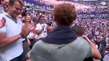 Dal match point alla dedica alla zia malata, dal bacio di Anna ai cori di Taylor Swift: la festa americana di Jannik