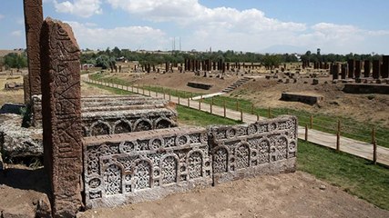Zamana yolculuk: 15 yeni mezar gün yüzüne çıkarıldı