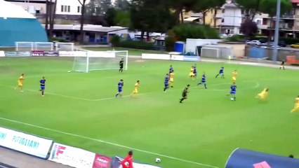 İtalya'da çılgın teknik direktör: sahaya girdi, golü önledi