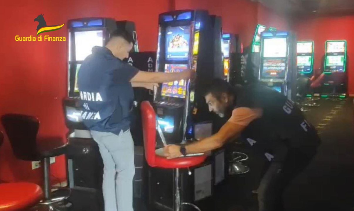 Fornivano denaro contante ai giocatori attraverso false "consumazioni": denunciati 4 titolari sale slot (09.09.24)