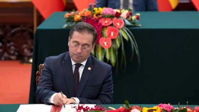 Albares niega cualquier contrapartida o negociación política en la salida de Edmundo González