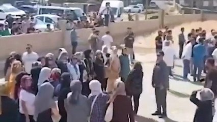 Narin'in cenazesinde AK Partili vekille hatıra fotoğrafı rezaleti