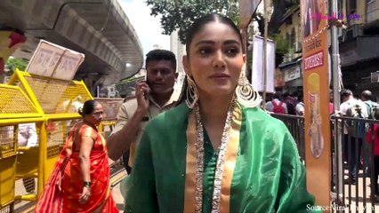 Sana Makbul seeks blessings at Lalbaugcha Raja on the second day of Ganesh Chaturthi 2024 | Video