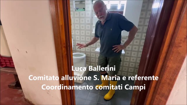 Campi Bisenzio, dentro la casa allagata: L'acqua non arrivava da fuori, ma da sotto, colpa delle fogne