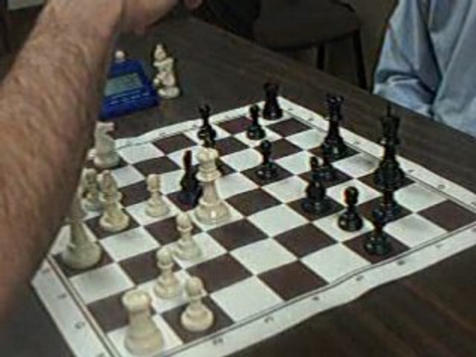 ECHECS : STEPH 1 VS 0 DJAMEL ( TOP 15 )