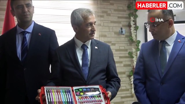 Şahinbey Belediyesi öğrencilere 140 bin adet hediye seti dağıttı