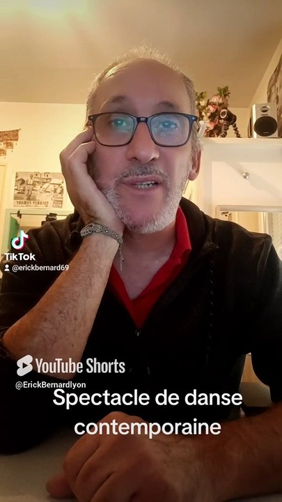 Spectacle de danse contemporaine.