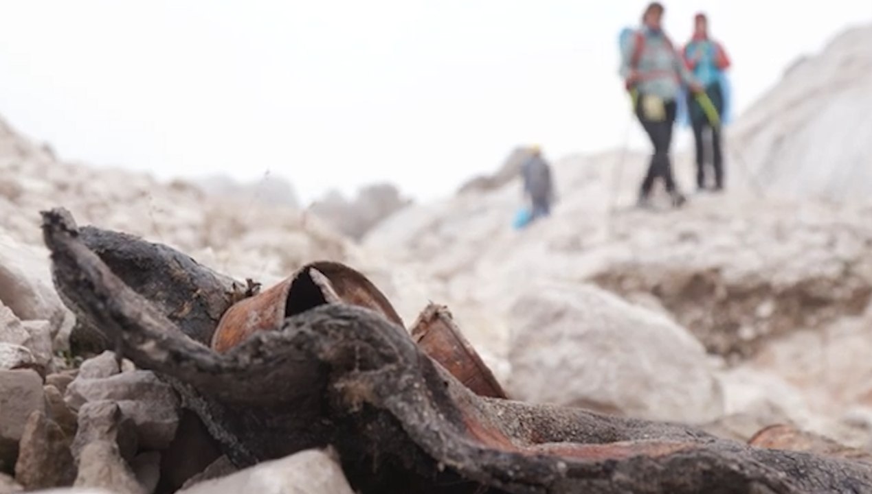Sui ghiacci (morenti) della Marmolada per ripulirli dai rifiuti