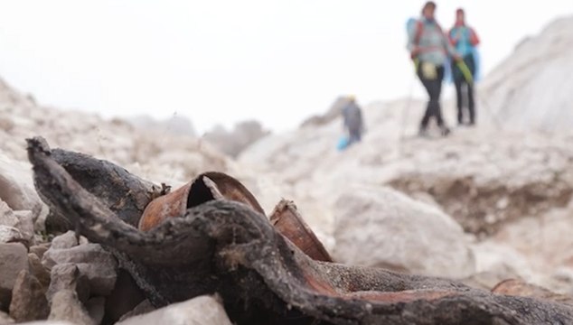 Sui ghiacci (morenti) della Marmolada per ripulirli dai rifiuti