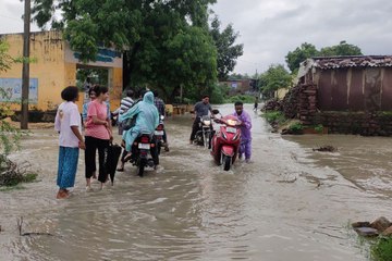 Download Video: झमाझम बारिश, नदी-नालों में उफान, रास्ते रहे बंद