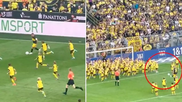 Lukasz Piszczek y Jakub Blaszczykowski juegan contra 100 niños en su partido de despedida con el Borussia Dortmund