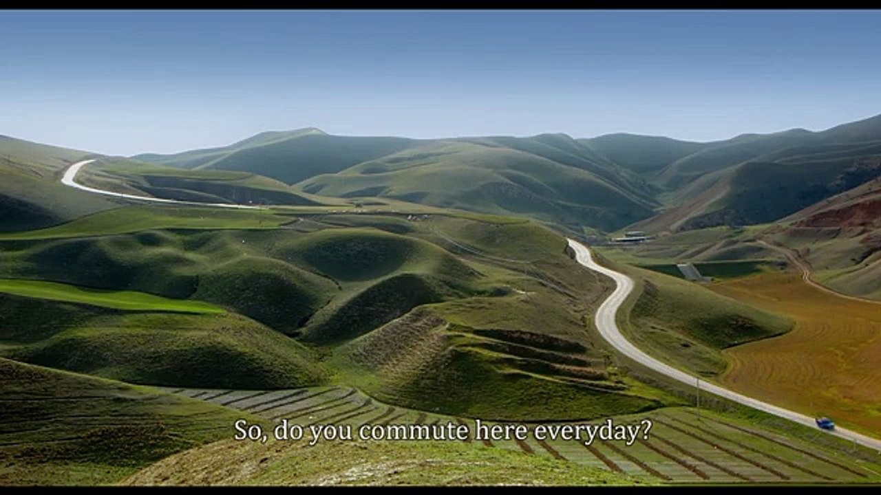 Au milieu des collines Bande-annonce VO STEN