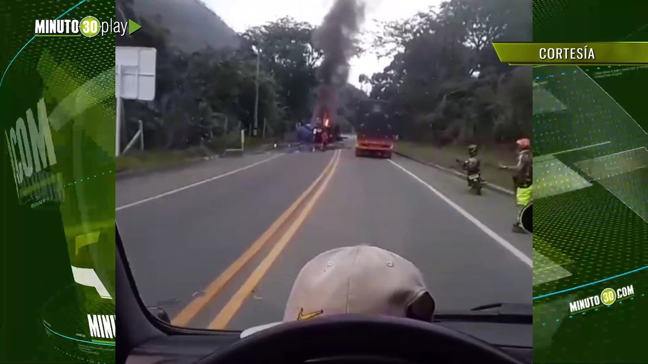 Grave accidente en La Pintada un camión cisterna se volcó y terminó incendiado