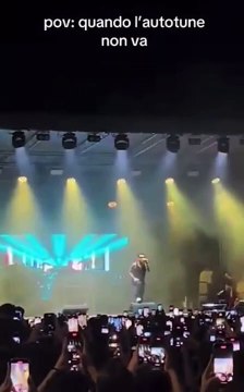 Fedez, l'interpretazione di Sexy Shop è un disastro