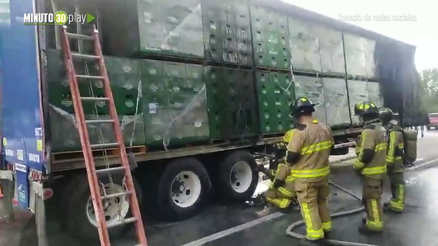 ¡Qué susto! Llantas de un camión explotaron y causaron un incendio en la Autopista Norte de Bogotá