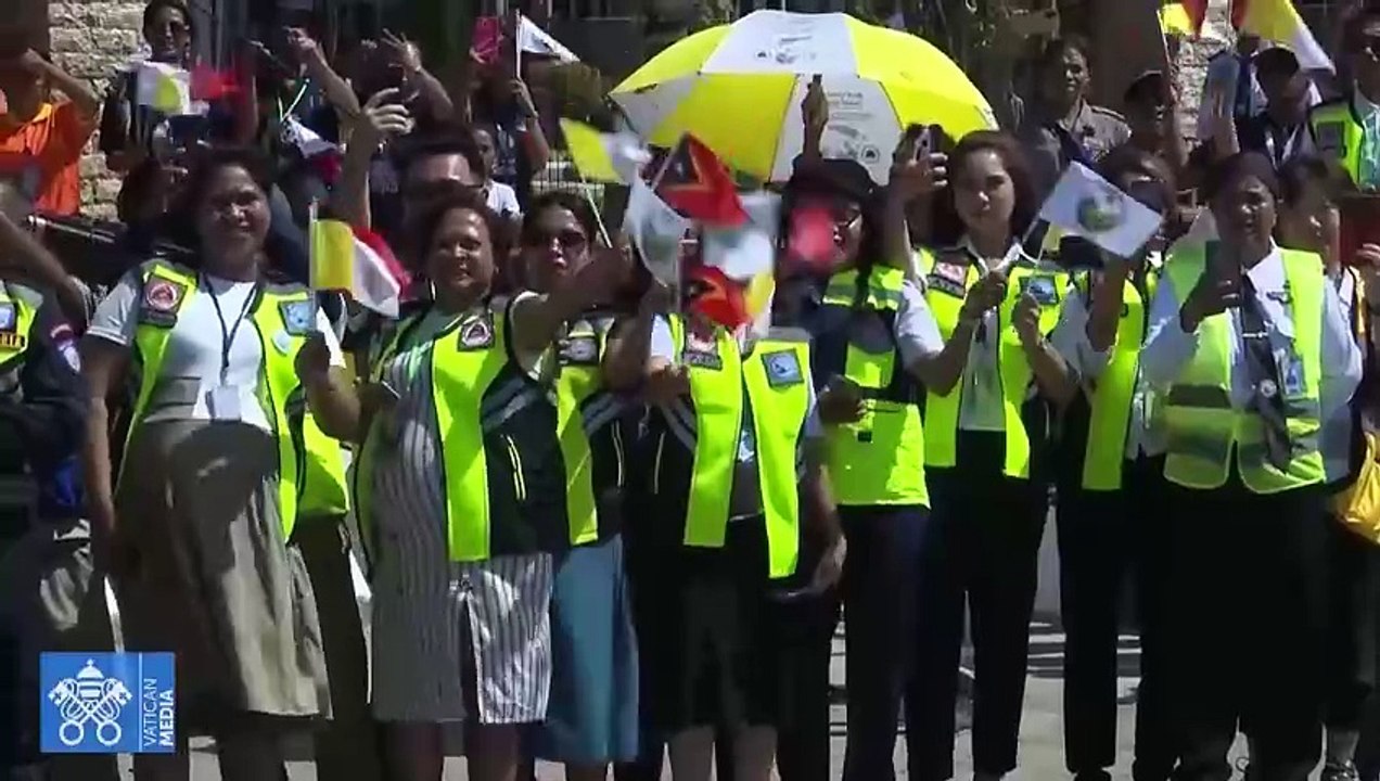 El papa Francisco llega a Timor Oriental y se reúne con el presidente del país