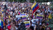 La oposición venezolana se manifiesta ante el Congreso español en apoyo de González Urrutia