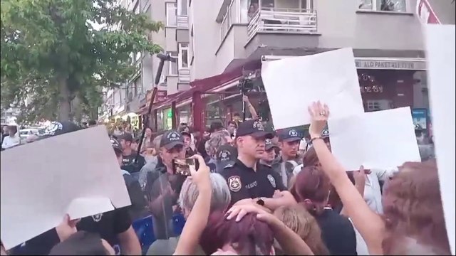 Narin eylemine polis engeli!