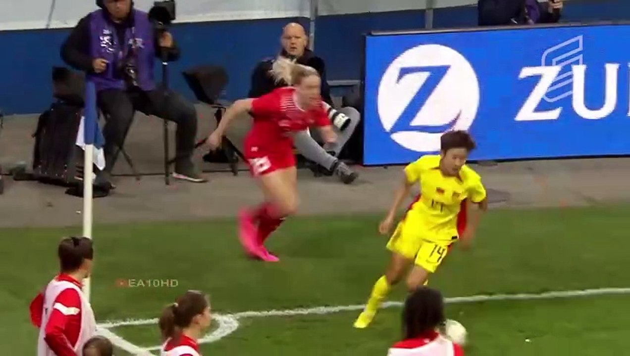 Funny Moments in WOMEN's Football