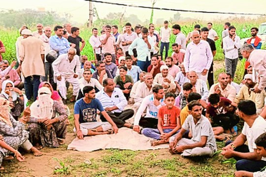 शराब ठेके के विरोध में लामबंद हुए ग्रामीण.... देखें वीडियो ...
