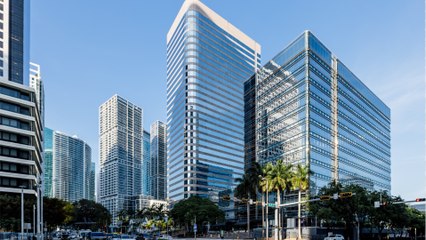 Vous voyez le bouton jaune dans les ascenseurs