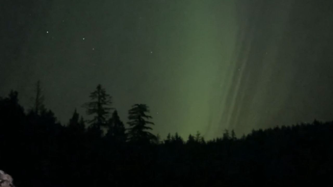 Edna Bay, AK: Gorgeous Aurora Borealis brings quiet night sky alive