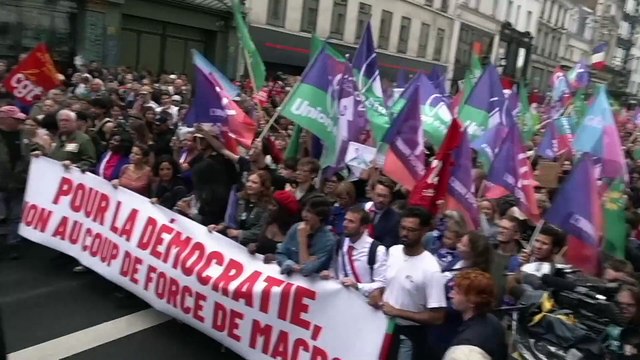 تظاهرات حاشدة في فرنسا احتجاجاً على تعيين ماكرون لبارنييه رئيساً للوزراء