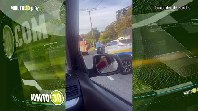 Accidente de tránsito en la Avenida Regional terminó con camión volcado
