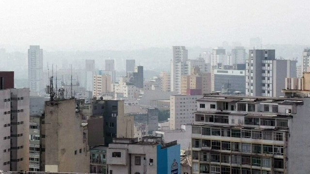 Humo de fuegos en Amazonía alcanza grandes ciudades de Brasil y se expande por el continente