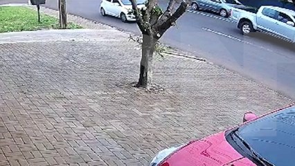 Câmera mostra acidente que deixou adolescente ferido no Pioneiros