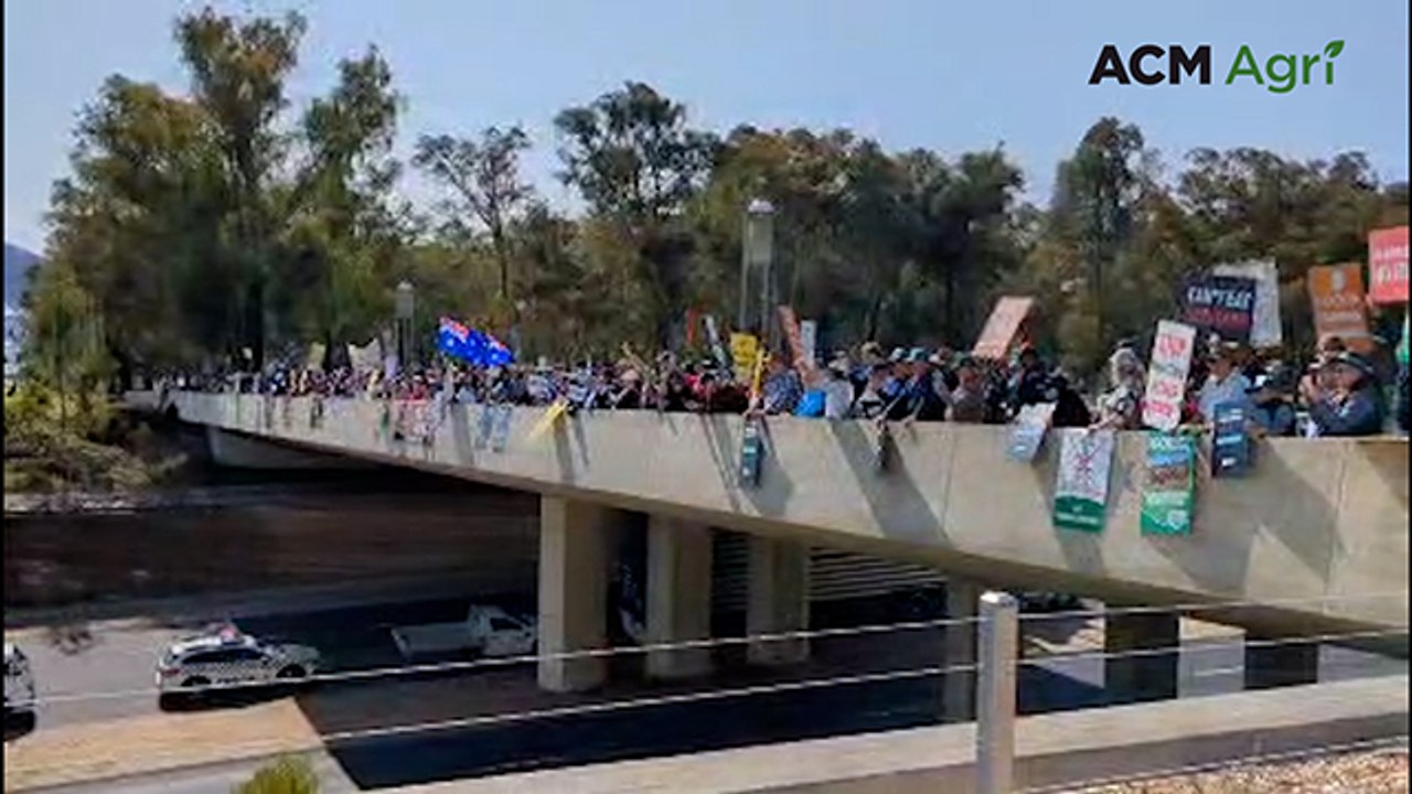 National farmer rally convoys | Farm Online - video Dailymotion