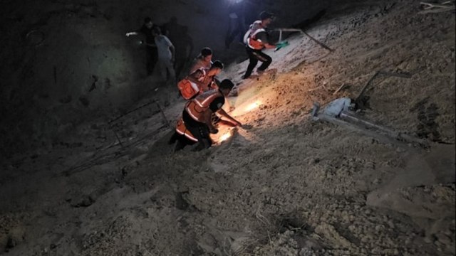 İsrail ordusunun, yerinden edilenlerin çadırlarına düzenlediği saldırıda onlarca Filistinli yaşamını yitirdi