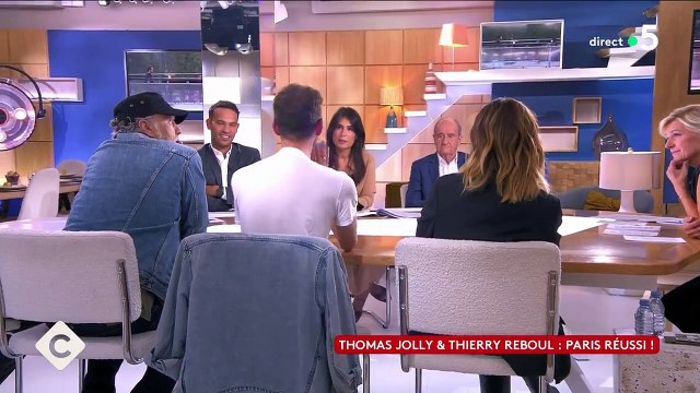Les images de Thomas Jolly, directeur artistique des JO, en larmes, qui craque en apprenant que la cérémonie d'ouverture se fera sous la pluie : Je vois défiler deux ans de travail...