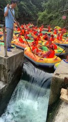 Have you ever played this kind of water game in the suburbs?