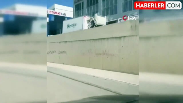 İki teker üstünde 4 kişi yolculuk yaptı, o anlar kameraya yansıdı