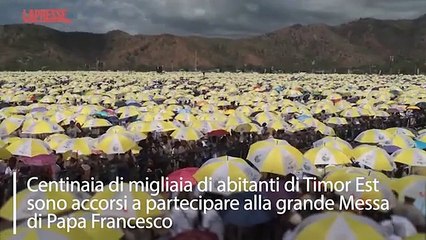 Centinaia di migliaia a Timor Est attendono il Papa sotto ombrelli gialli e bianchi