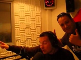 Manu chante “Şımarık” de Tarkan